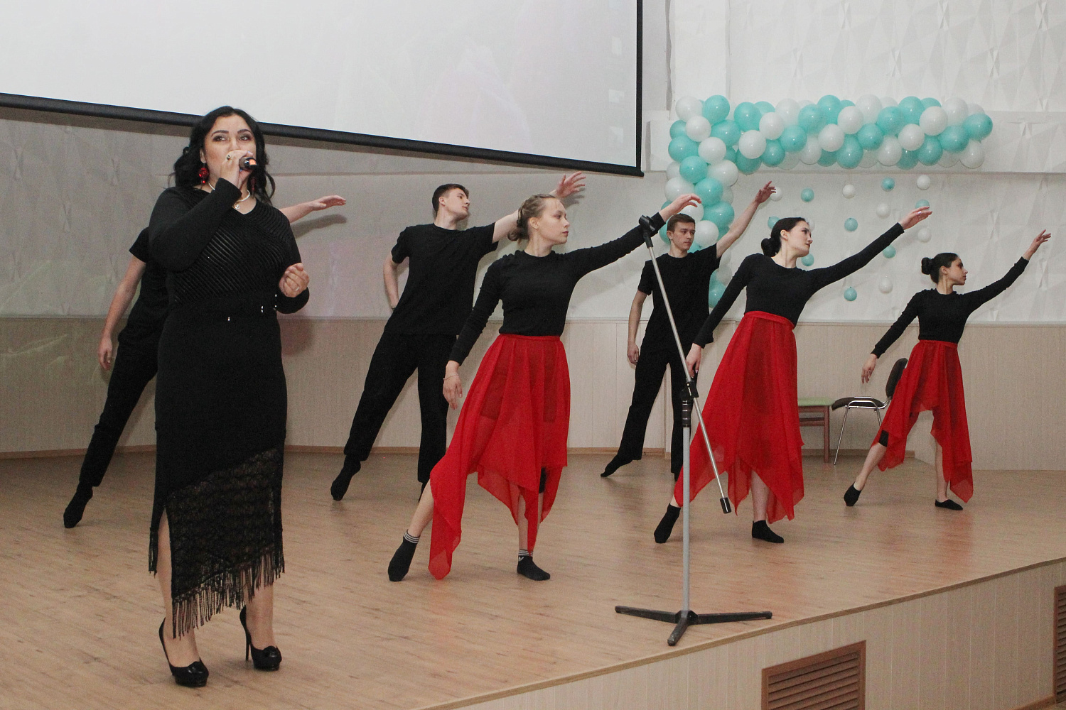 На «Химпроме» прошел творческий конкурс «Весенние зарисовки»