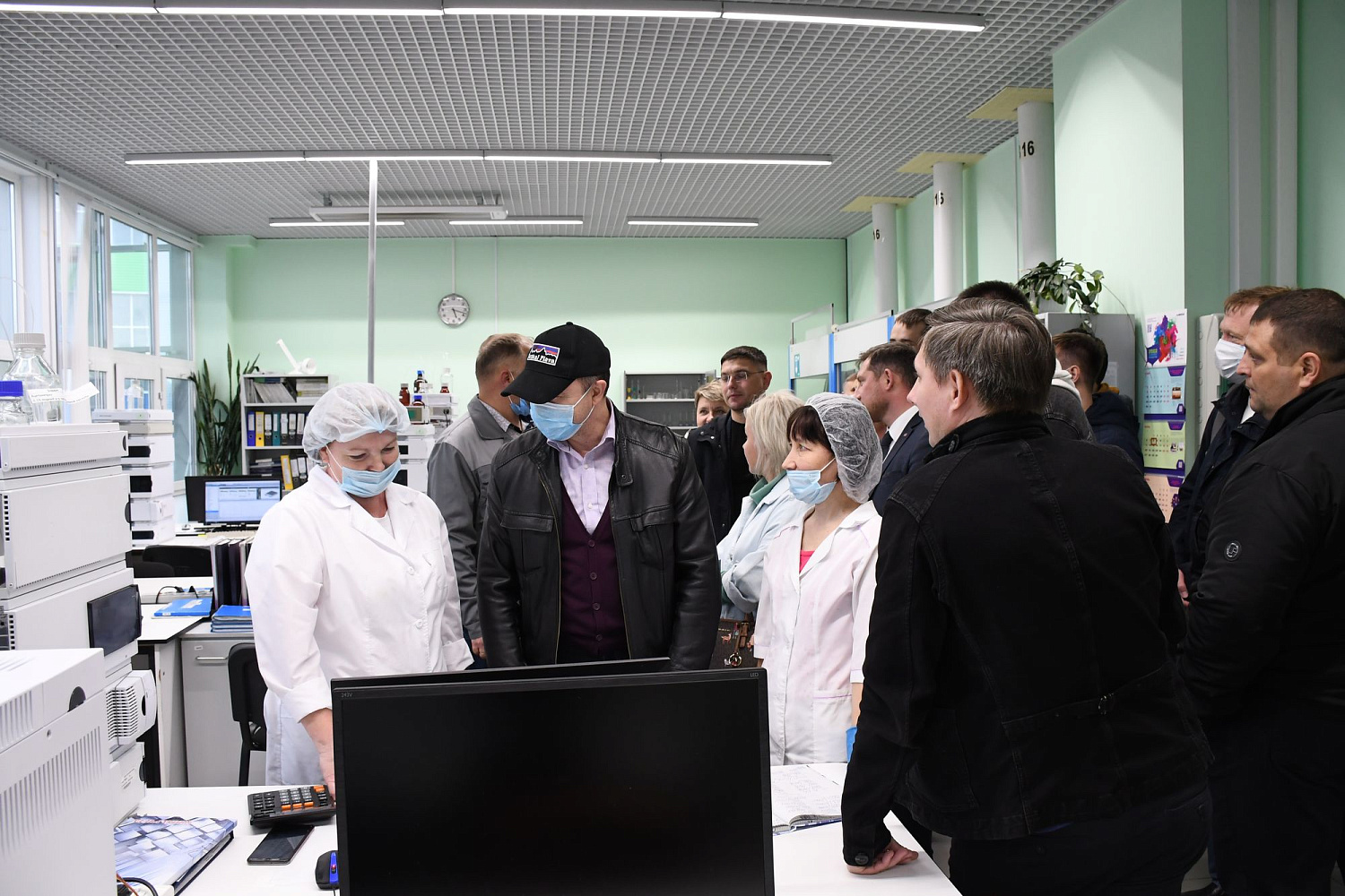 Участники Президентской программы подготовки управленческих кадров изучили опыт Вурнарского завода смесевых препаратов