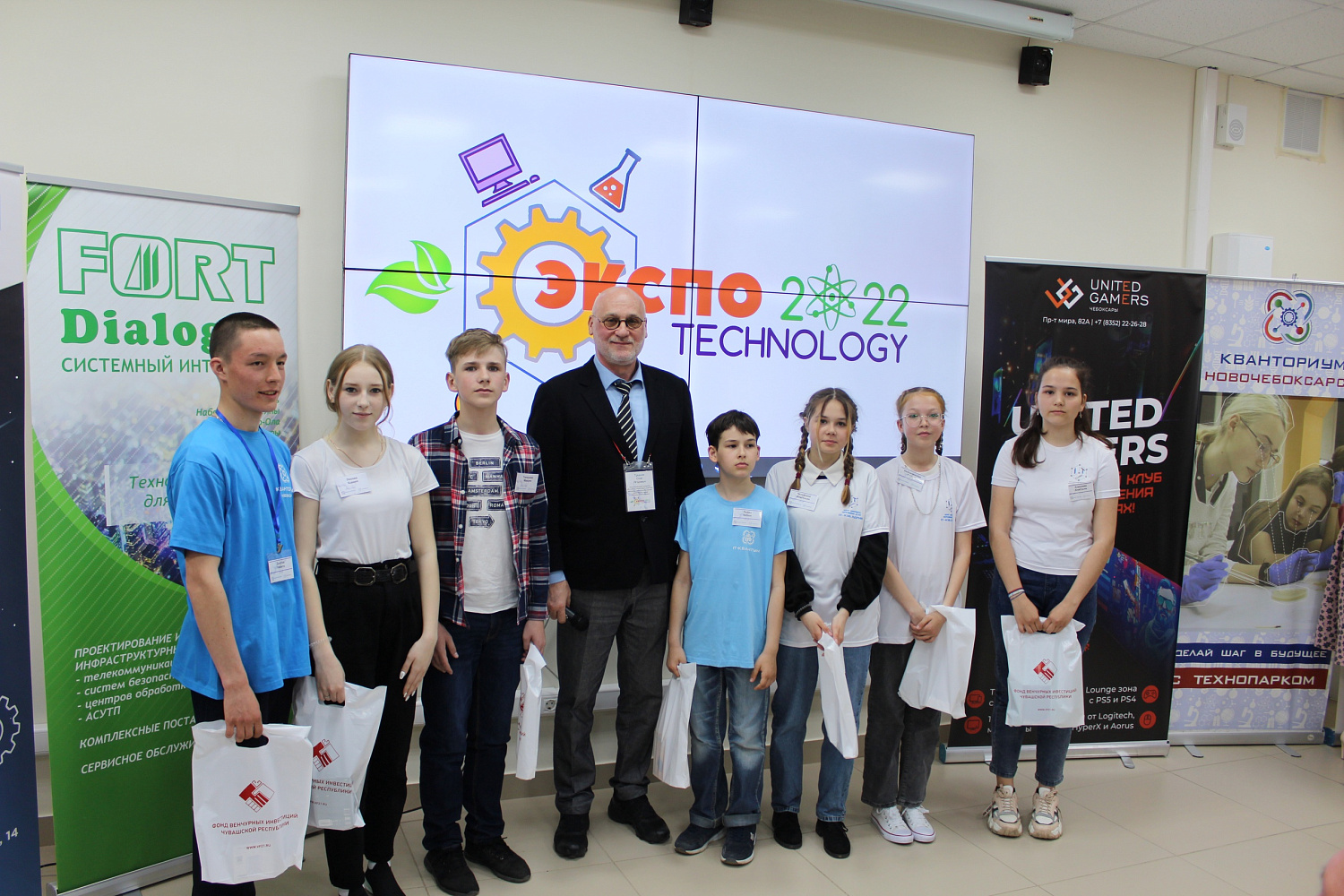 19 мая 2022 года в стенах детского технопарка "Кванториум" г.Новочебоксарск прошла Республиканская ярмарка креативно-технологических проектов «ЭкспоTechnology-2022».